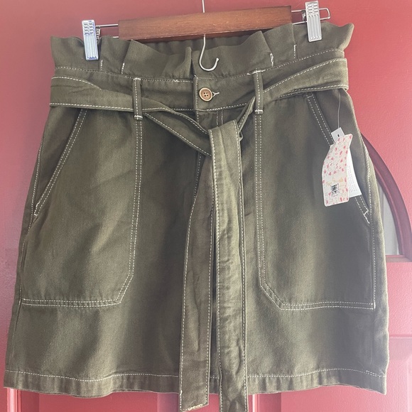 Free People Dresses & Skirts - NWT Free People khaki colored paper bag miniskirt. Heavy duty